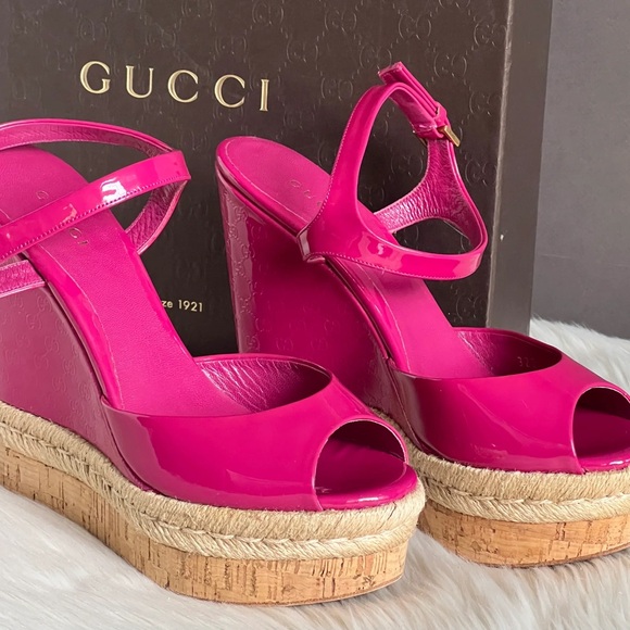 AUTHENTIC GUCCI MONOGRAM HOT PINK SANDALS - Picture 5 of 12